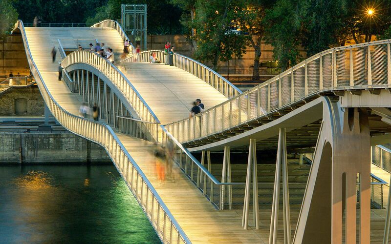 Datei:65 Dietmar Feichtinger, Passerelle Simon-de-Beauvoir, Paris-Bercy, 2004-06 © DF architectes.jpg